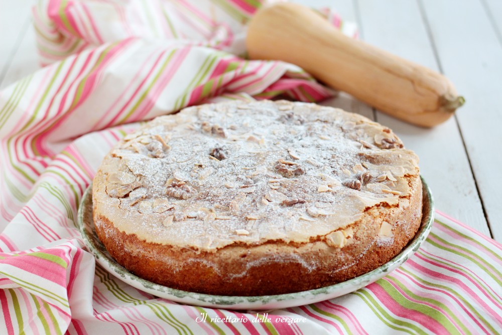 Bolo de abóbora butternut e amêndoas