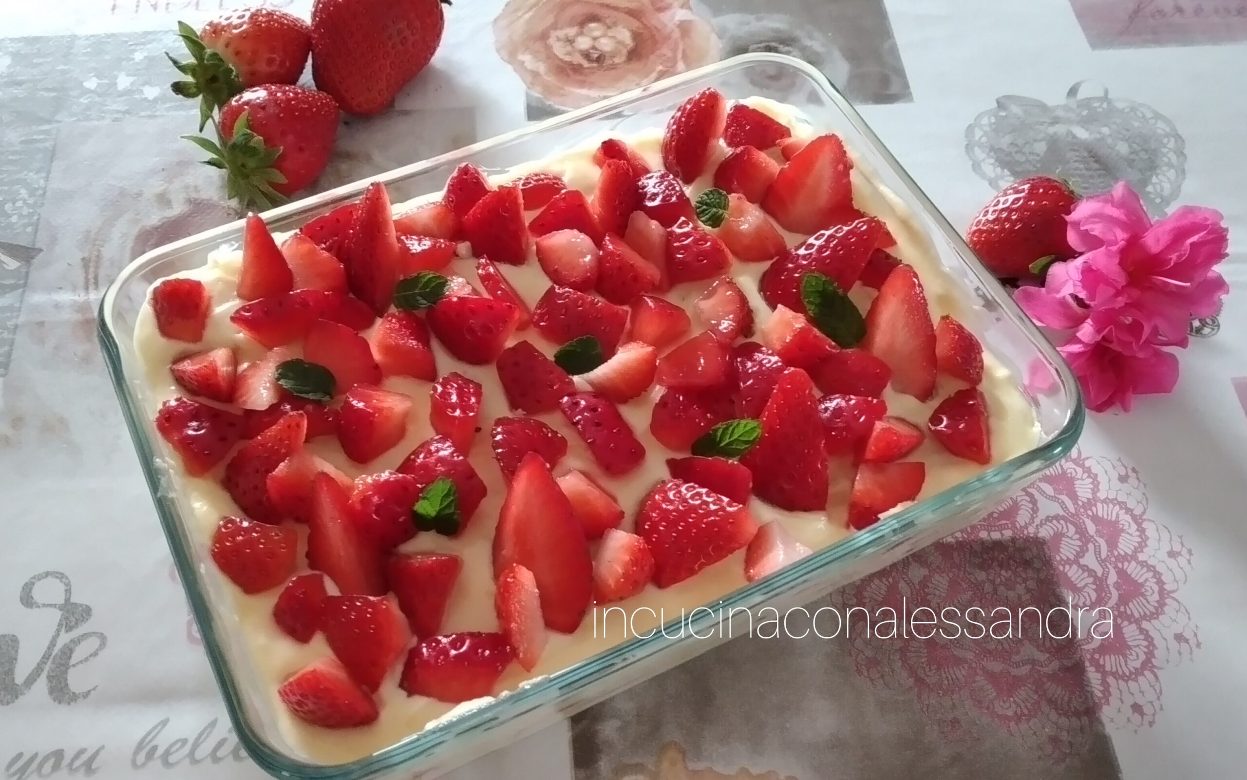 TIRAMISU’ DE MORANGOS E LEITE