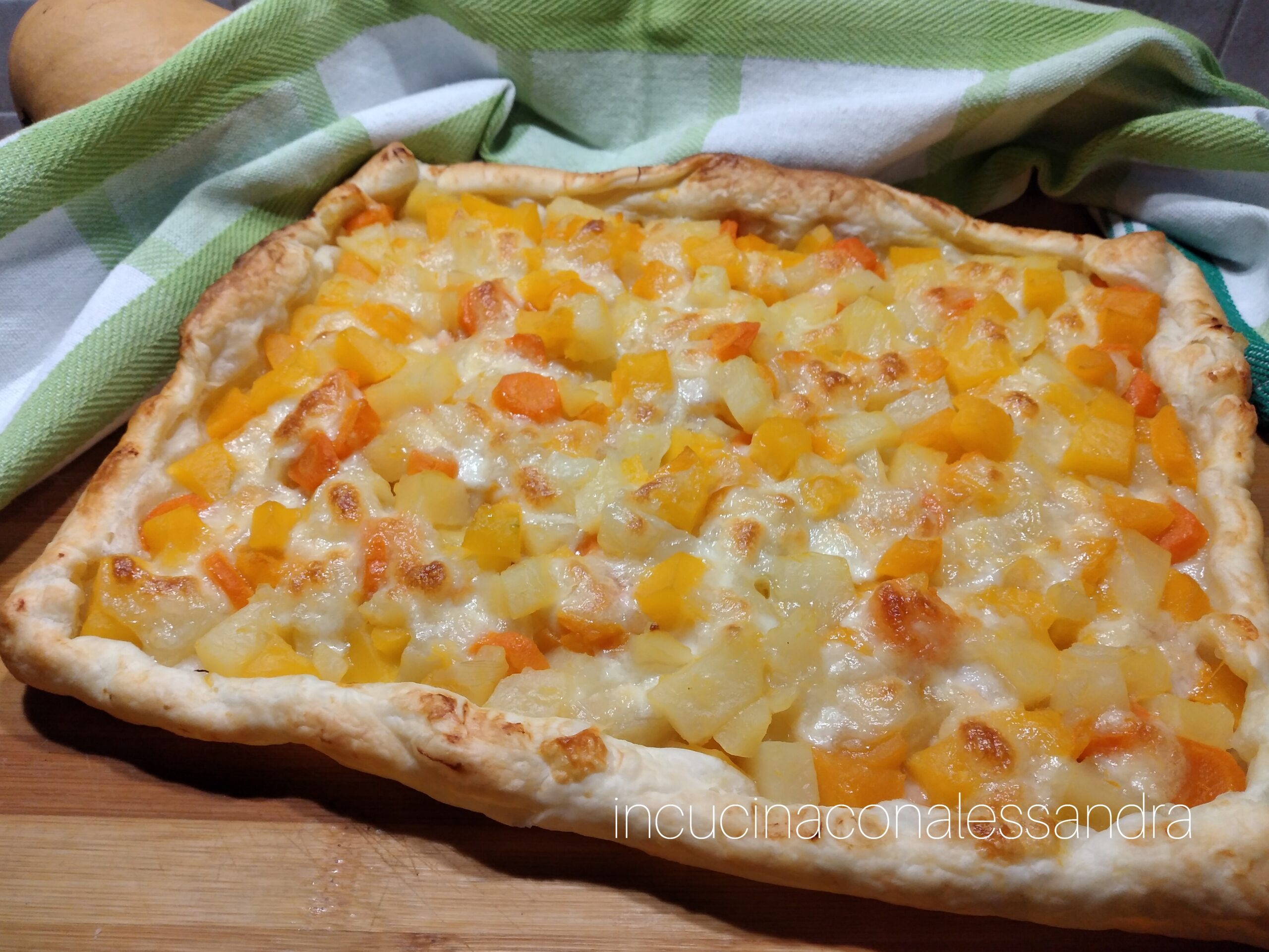 Torta folhada de cenoura, batata e abóbora