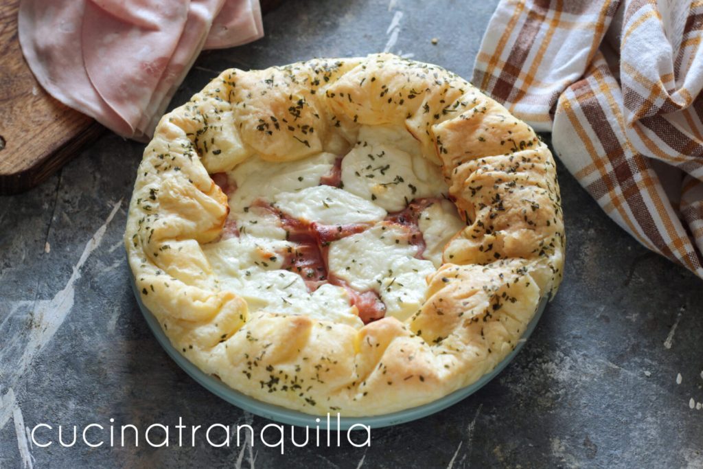 Torta rústica com mortadela e queijo scamorza