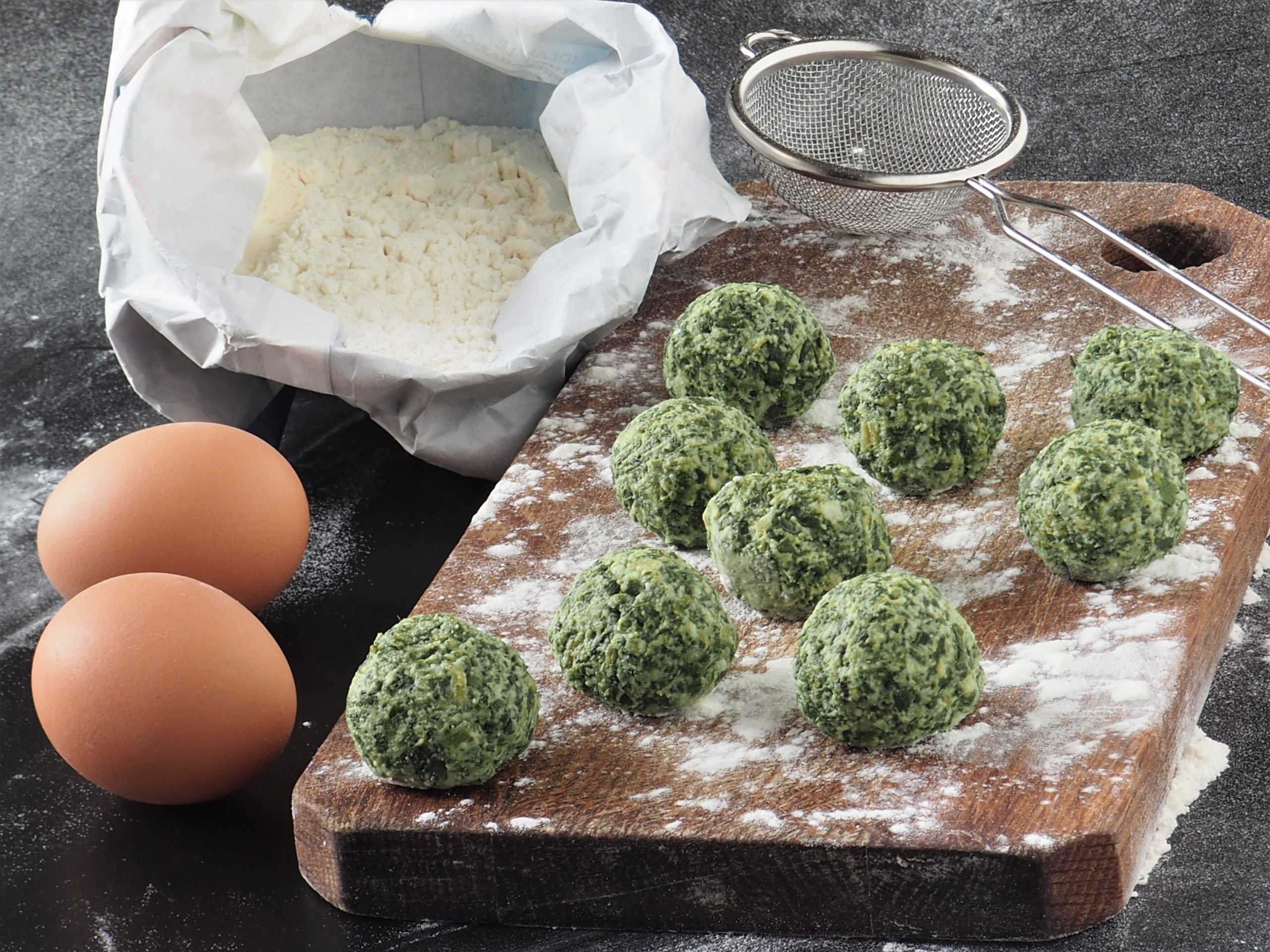 Gnudi com espinafre e ricotta