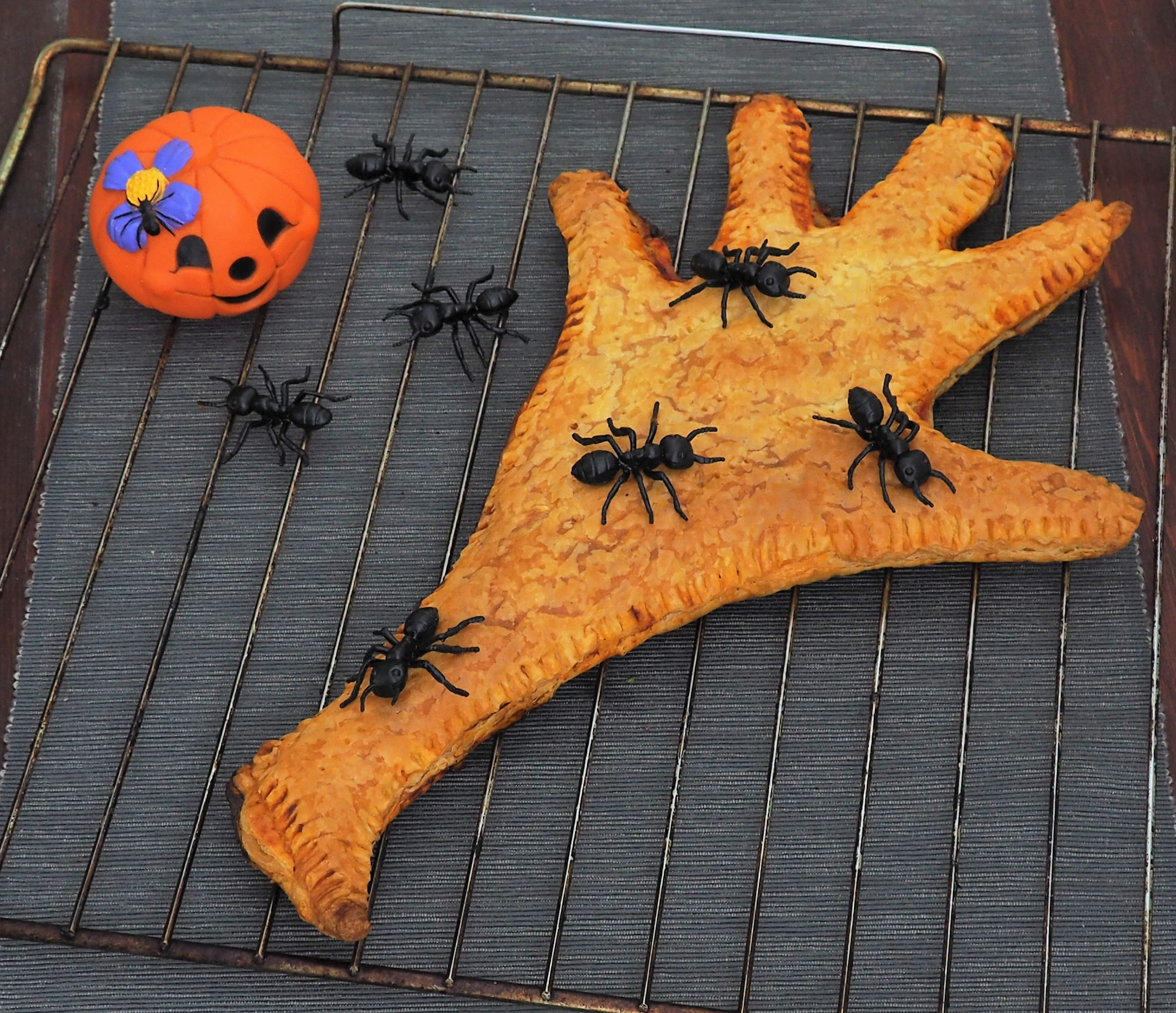 Mão de massa folhada salgada (Halloween)