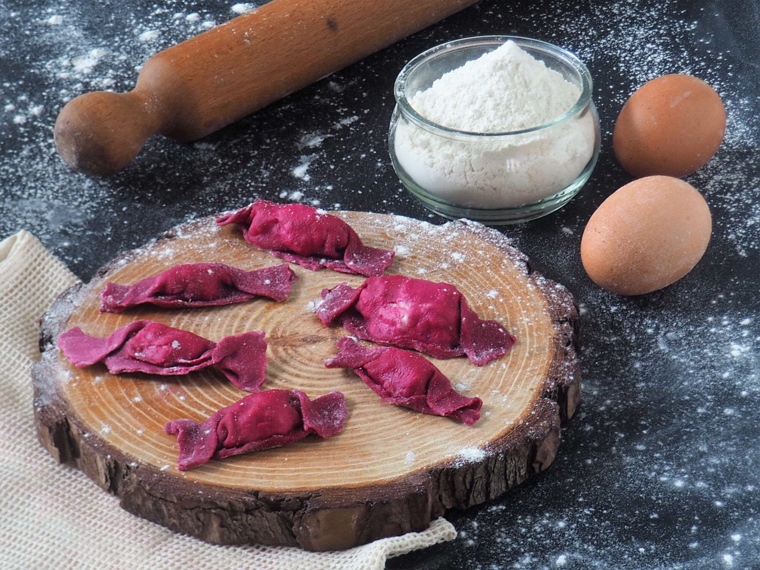 Doces de beterraba com recheio de carne