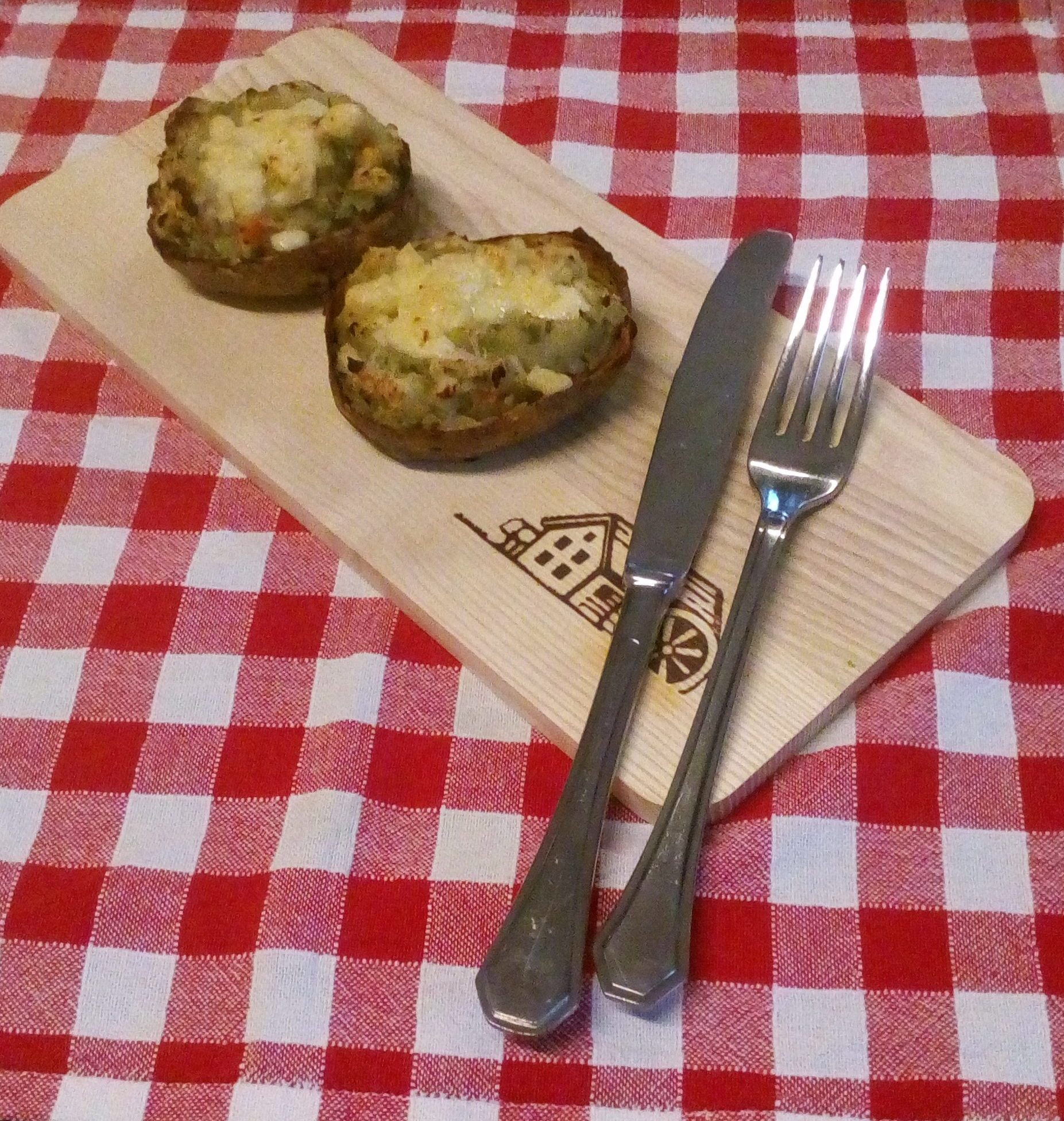 Batatas recheadas com frango e pimentões