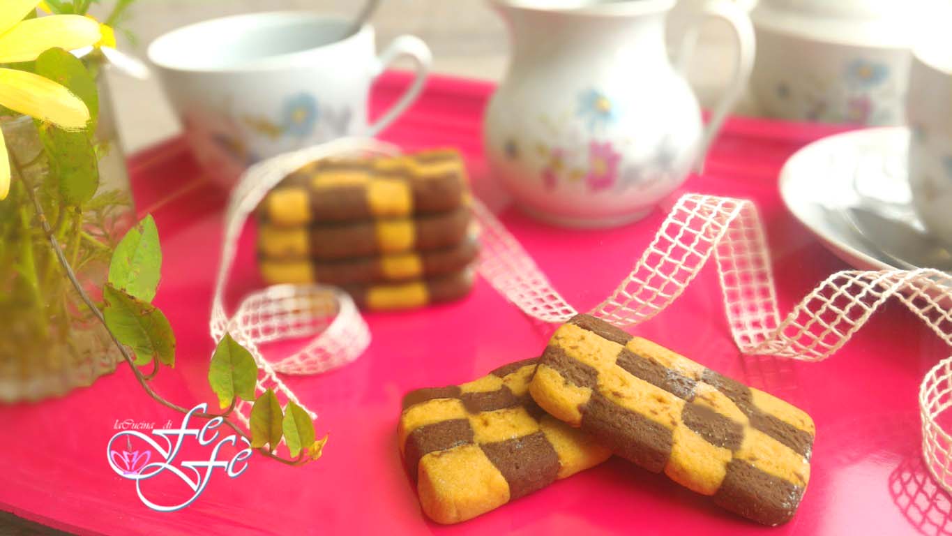 BISCOITOS DE DOIS SABORES EM XADREZ