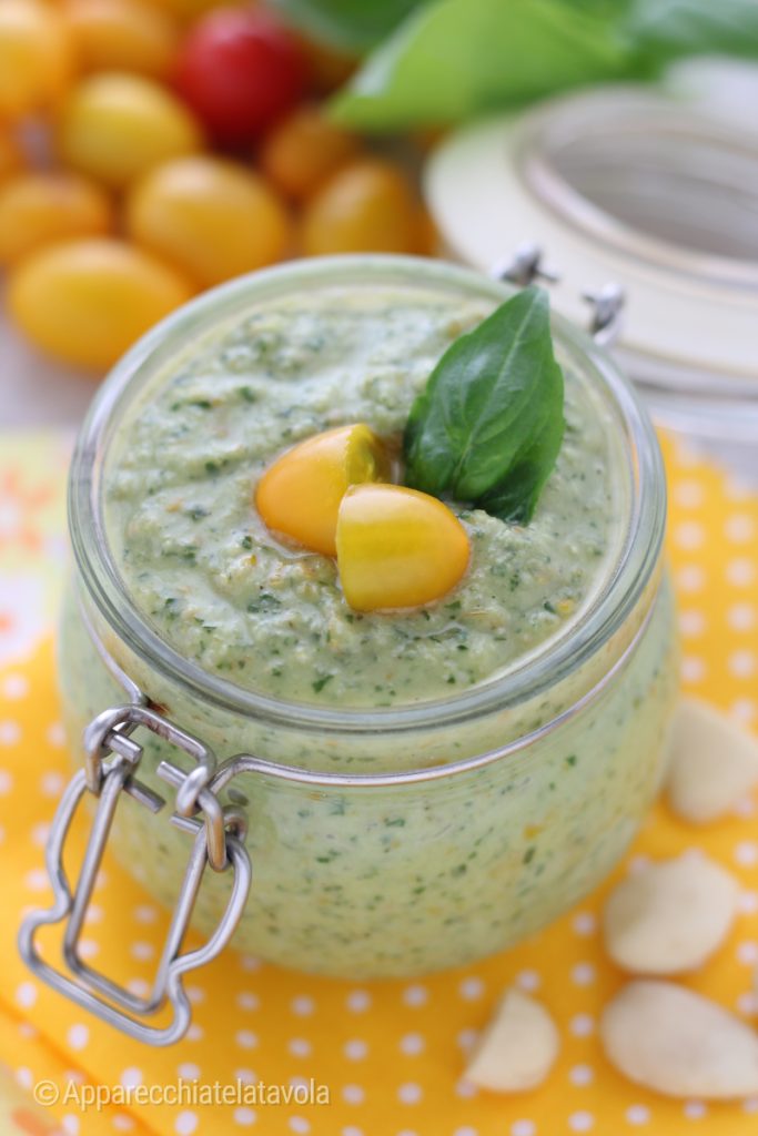 pesto tomatinhos amarelos, manjericão e amêndoas
