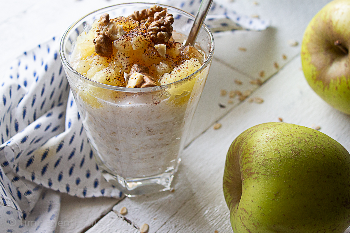 Porridge de maçãs e nozes