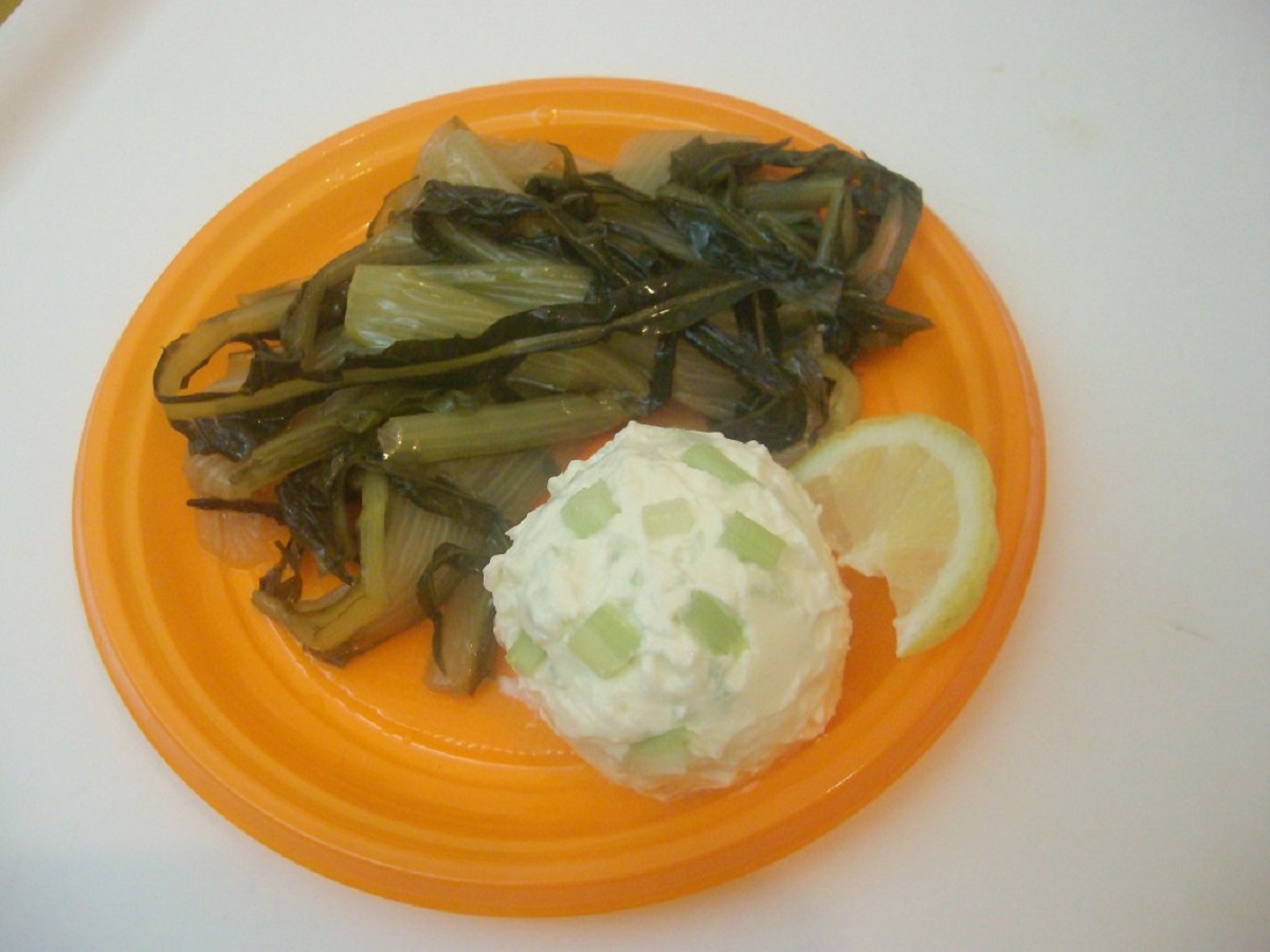 Queijo macio redondo aipo e limão