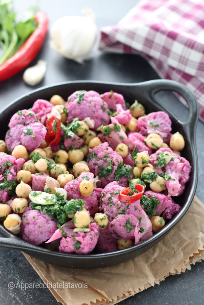 salada de couve-flor roxa e grão-de-bico