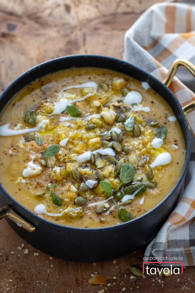 Sopa cremosa de abóbora, alho-poró e batatas