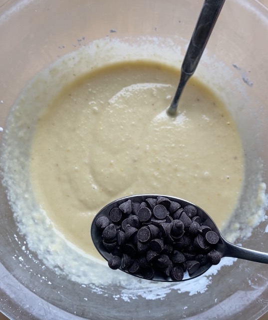 Adicionar as gotas de chocolate