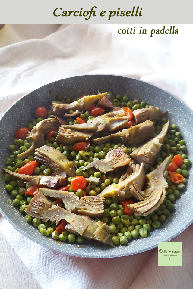 alcachofras e ervilhas cozidas na frigideira