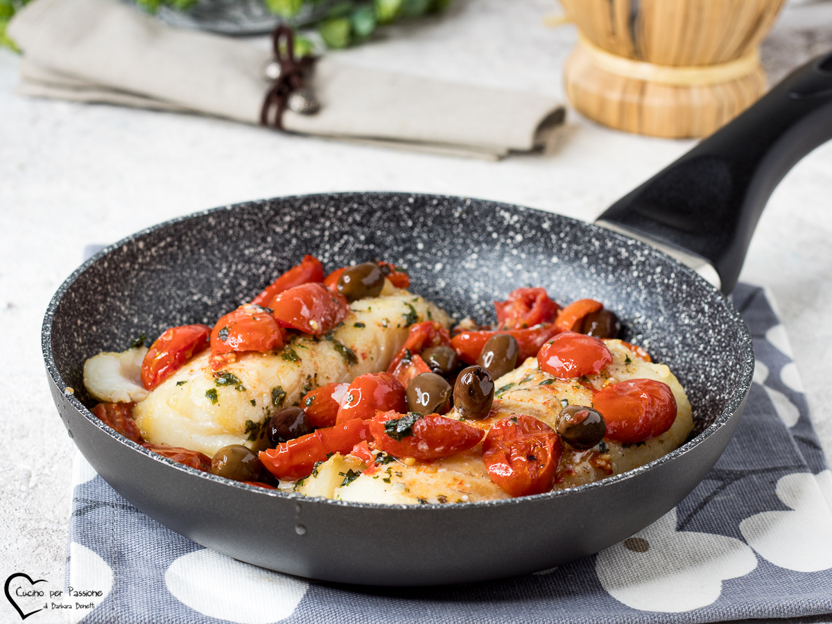 BACALHAU NA FRIGIDEIRA COM TOMATINHOS