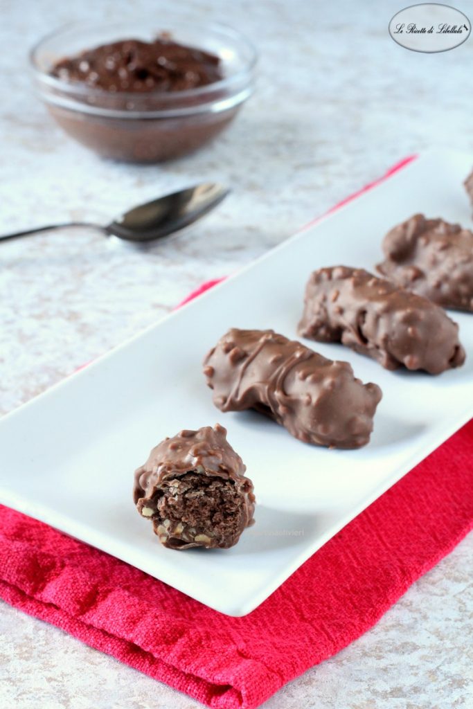 Barras de chocolate com wafer e avelãs