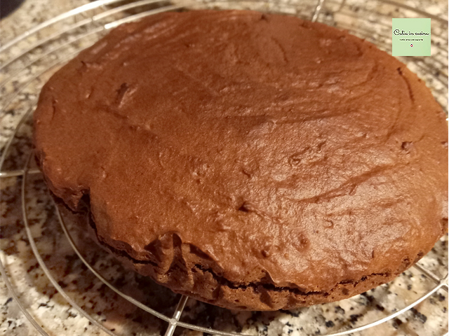 bolo de café e cacau na fritadeira elétrica