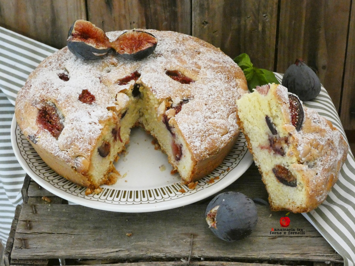 Bolo de figos frescos e amêndoas
