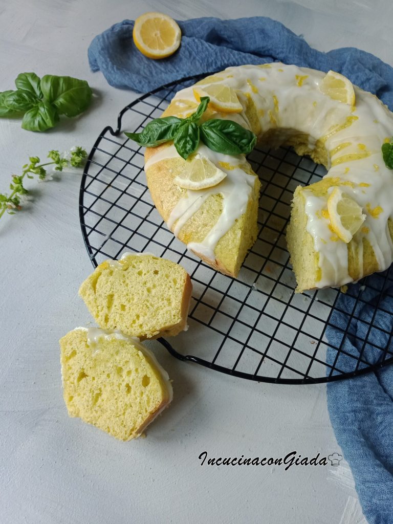 Bolo de manjericão e limão