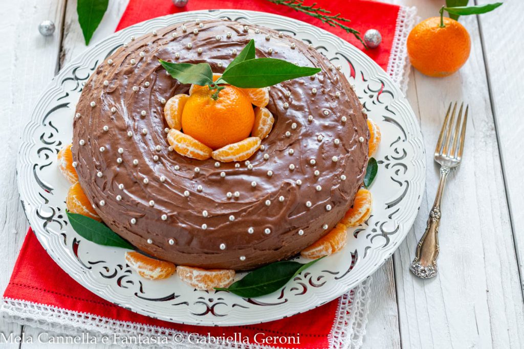 bolo fofo de tangerina e cobertura de chocolate