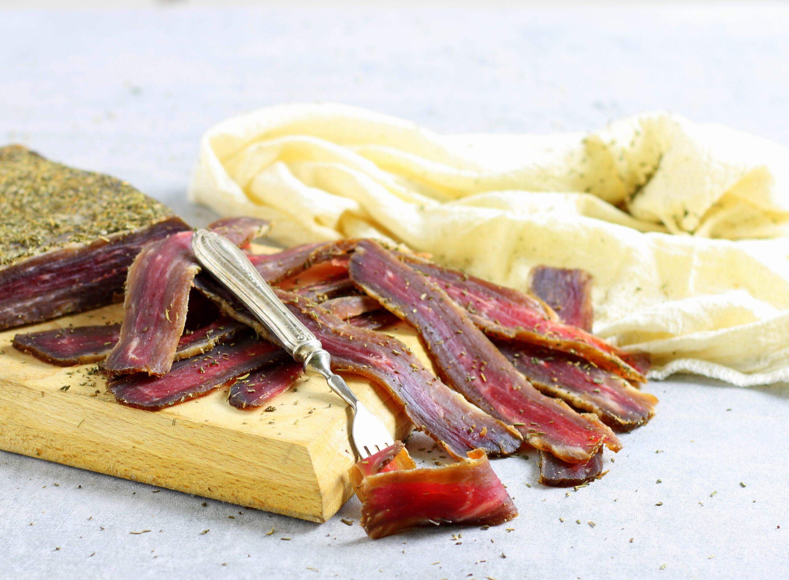 Carne de boi marinada a seco: meu método lento e perfumado