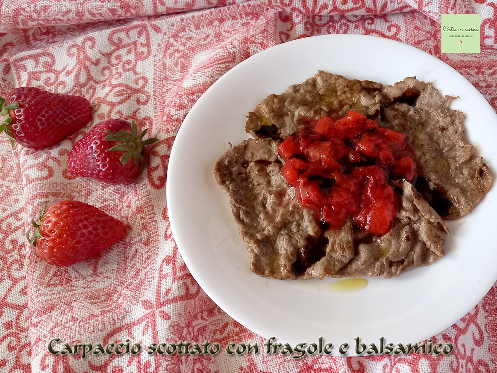 carpaccio chamuscado com morangos e balsâmico