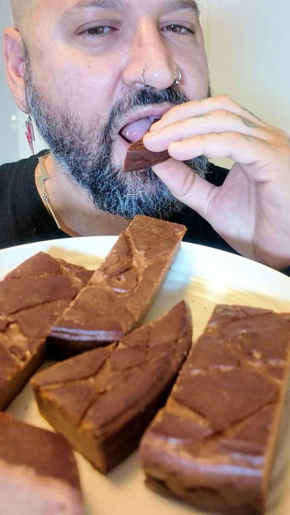 Receita Patùna Rápida: O Castagnaccio Cremonês Simples com Leite (Versão Popular)