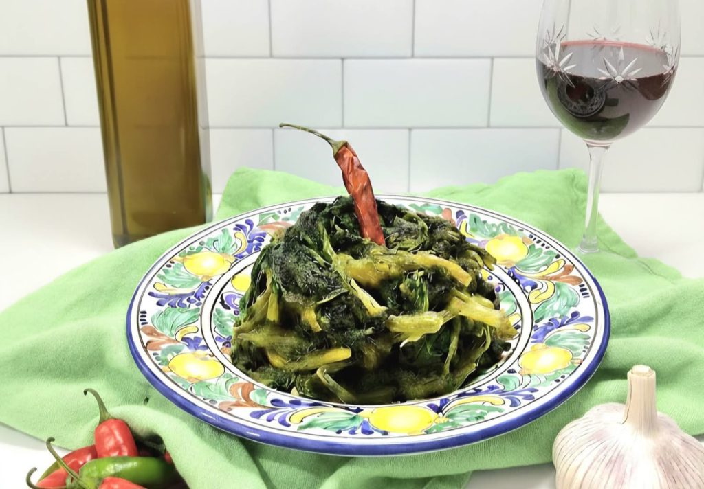 As folhas de nabo salteadas na frigideira