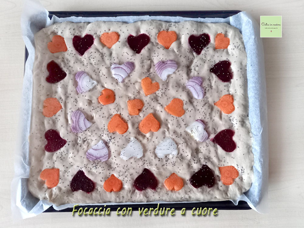 Focaccia com legumes em forma de coração