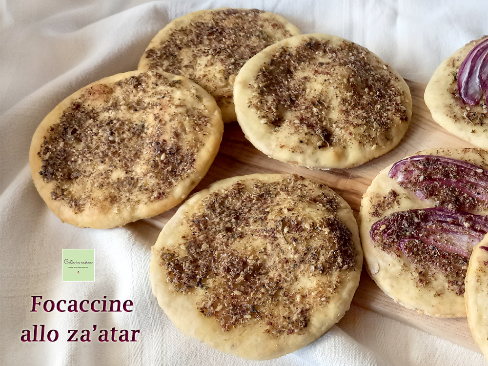 Focaccias com zaatar com (ou sem) cebola