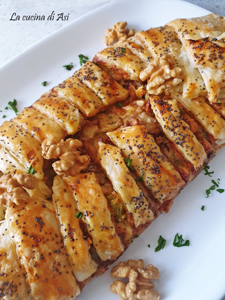 strudel salgado com alho-poró, speck e nozes