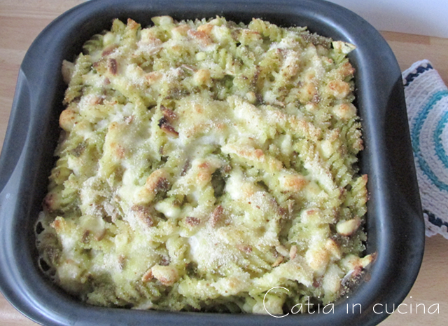 Macarrão ao pesto gratinado