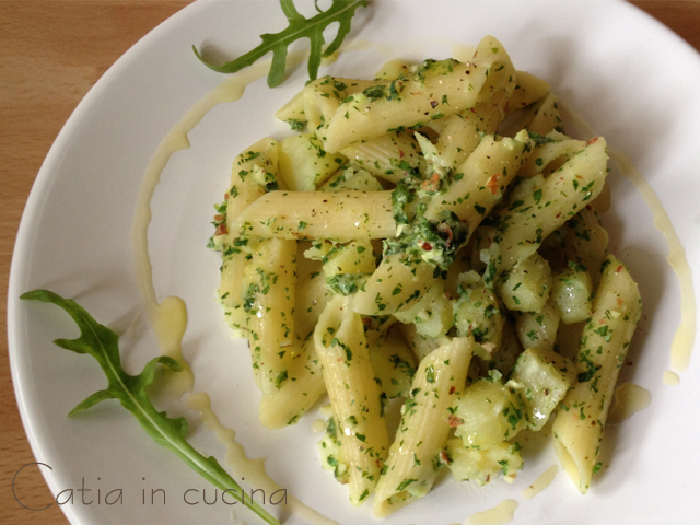 Massa com batatas e rúcula