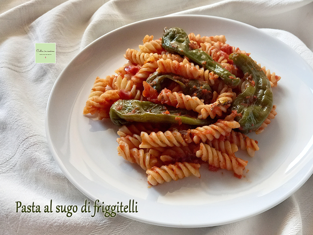 massa com molho de friggitelli