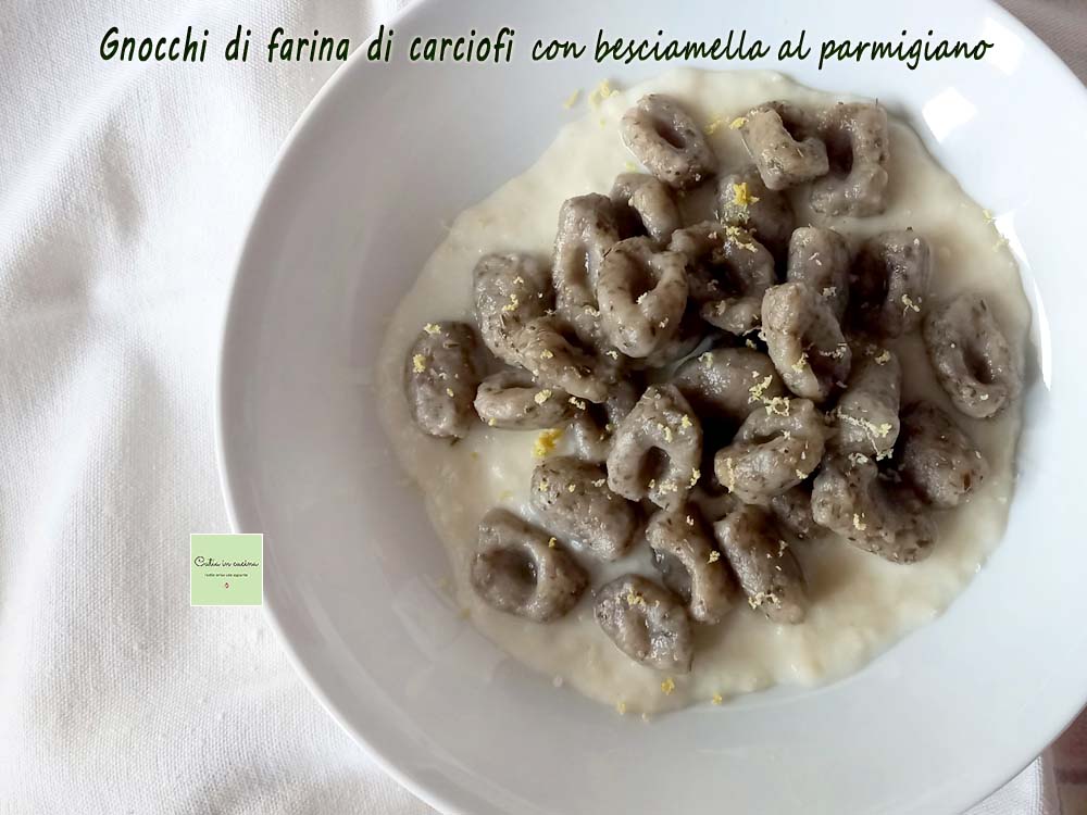 nhoque de farinha de alcachofra com molho bechamel de parmesão