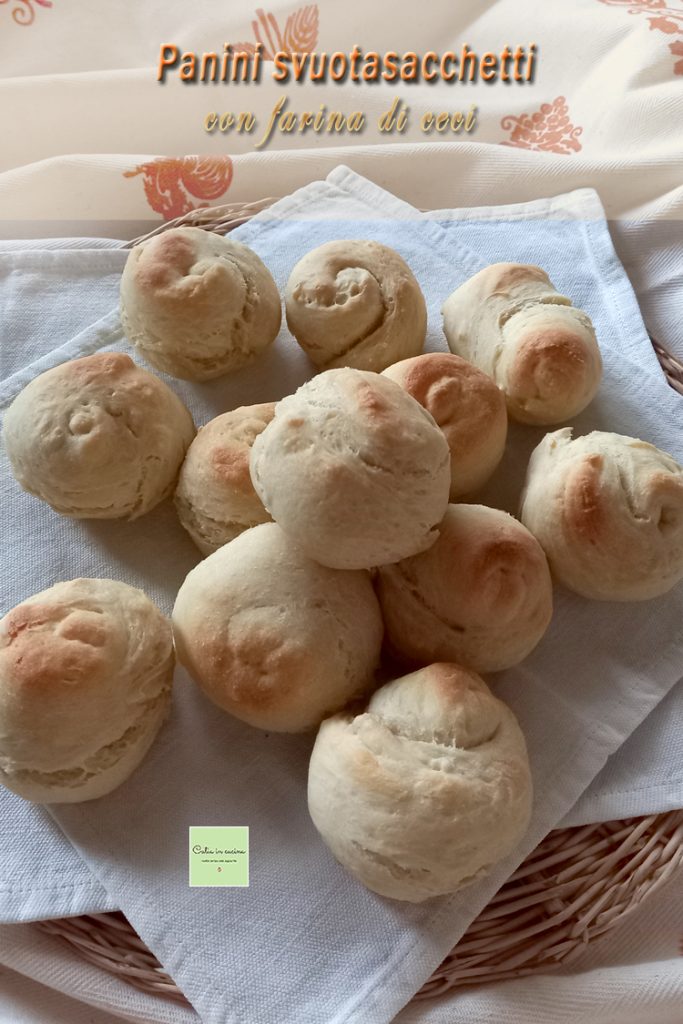 pãezinhos esvazia-sacos com farinhas mistas