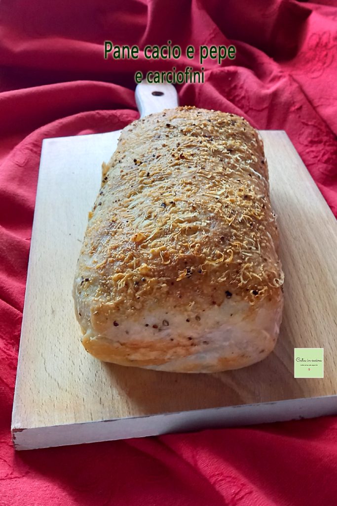 pão cacio e pepe e alcachofra