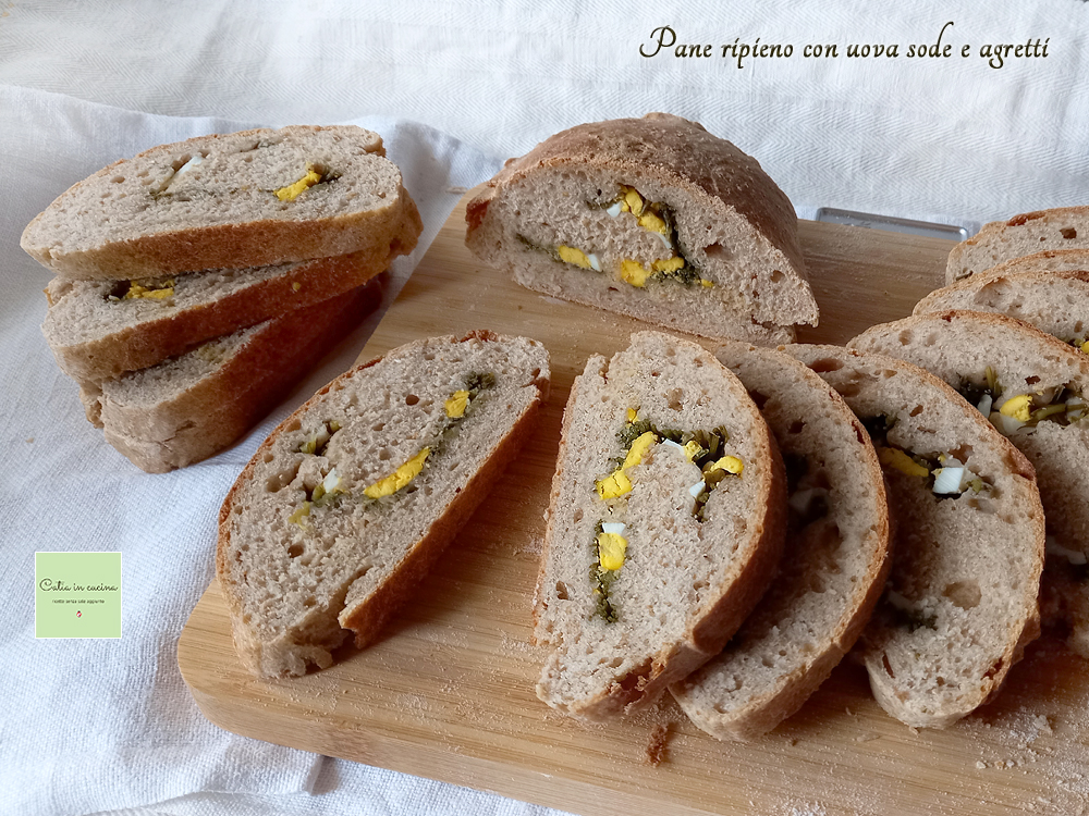 Pão recheado com ovos cozidos e agretti