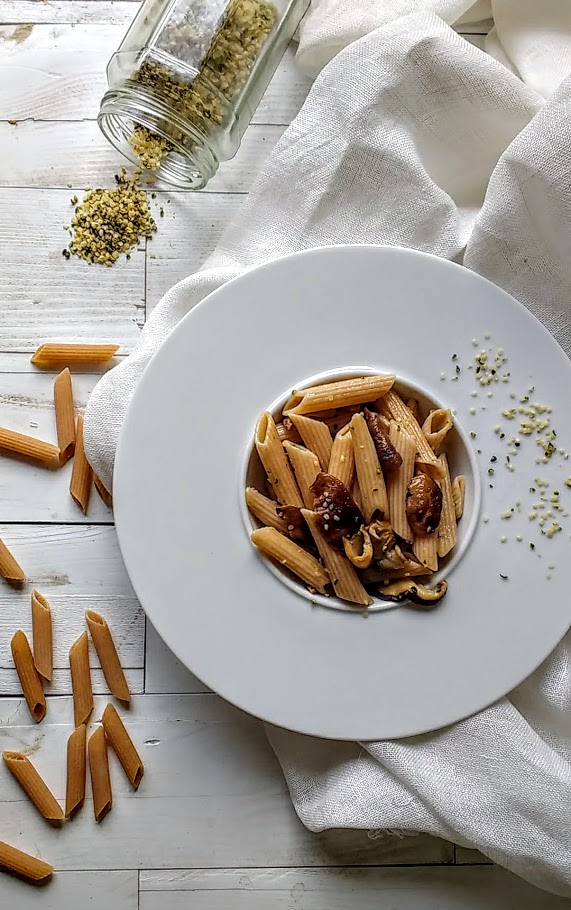 penne integrais com cogumelos shitake