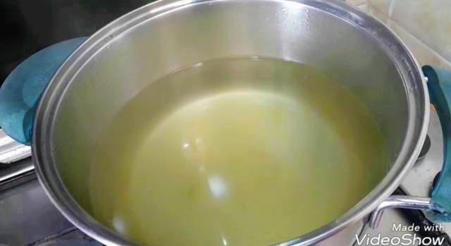 Tagliatelle e rolinhos com creme de brócolis