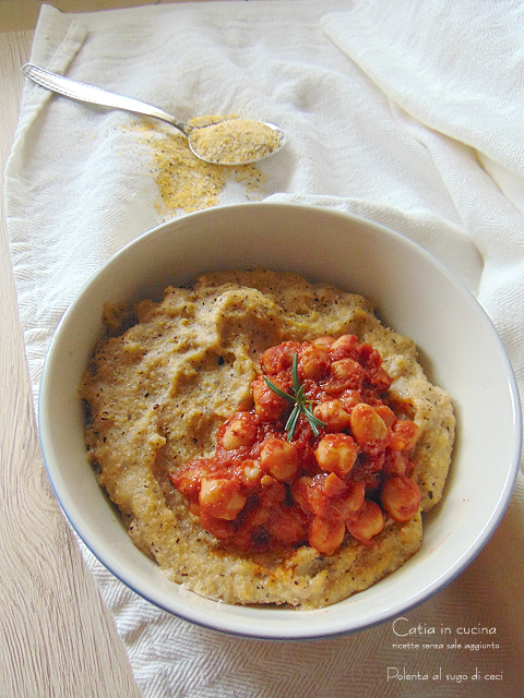 polenta com molho de grão-de-bico