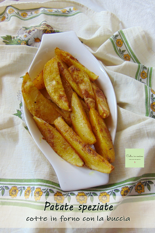 porção de gomos de batatas temperadas
