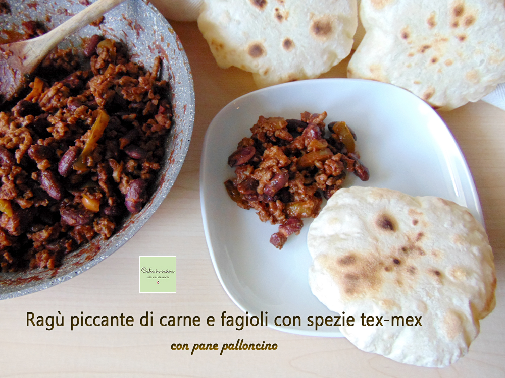 ragu picante de carne e feijão com pão balão