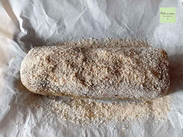 polvilhar com farinha de rosca