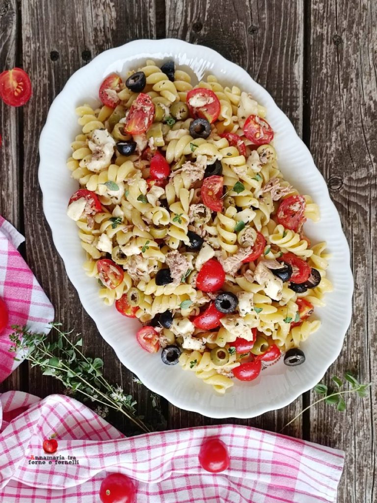 salada de macarrão frio mediterrânea