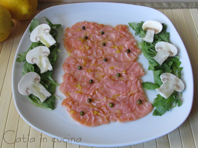 salmão defumado com limão