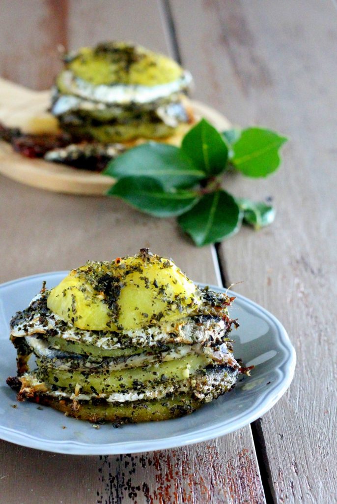 Tortinha crocante de batatas e anchovas