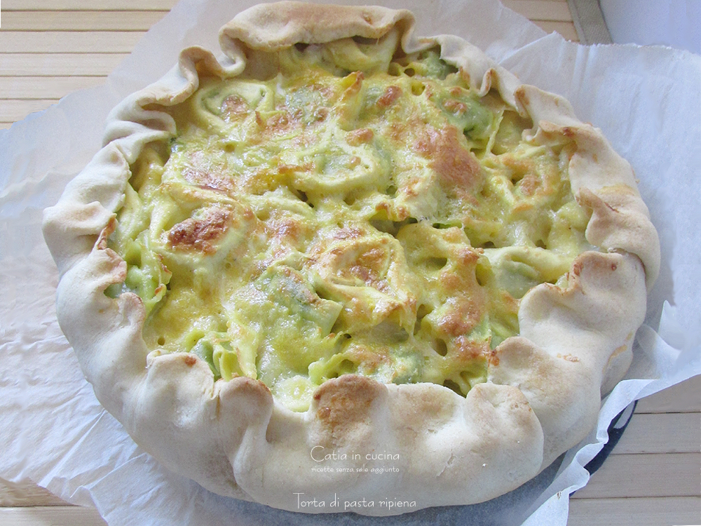 torta de massa recheada com ovo