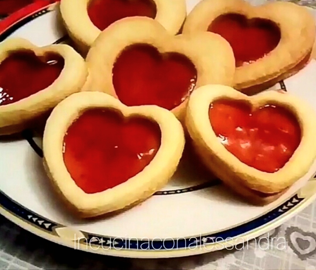 Biscoitos docinhos românticos em forma de coração
