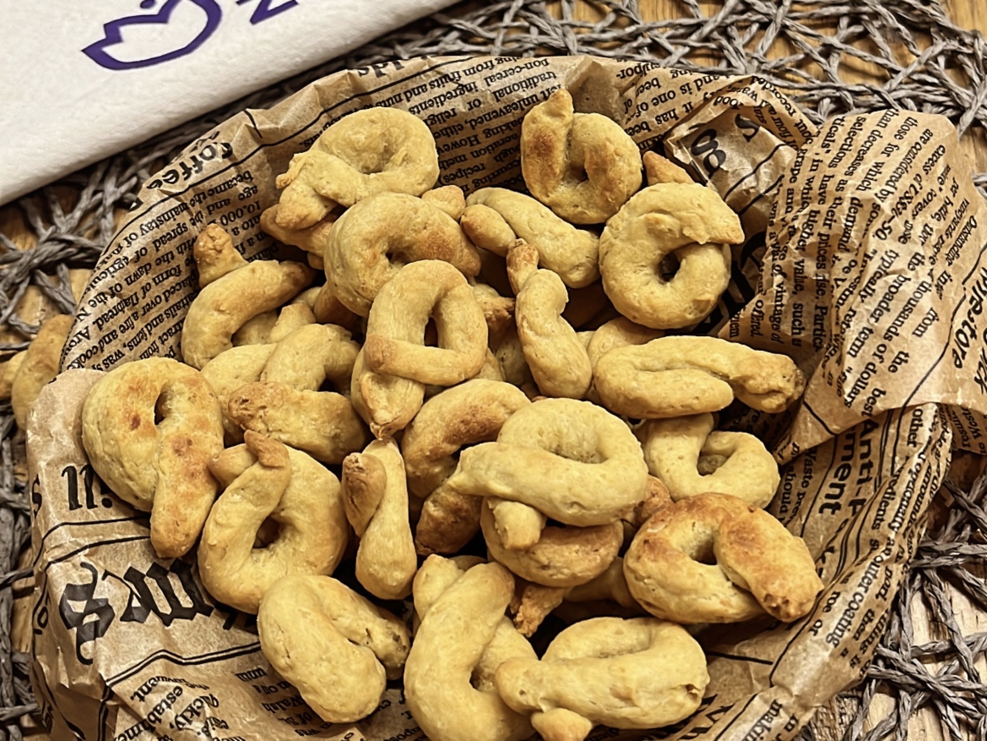 Tarallini de grão-de-bico incríveis. Apenas 3 ingredientes!