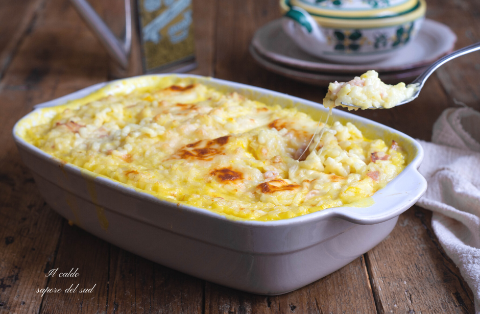 Arroz assado com açafrão, presunto e queijo