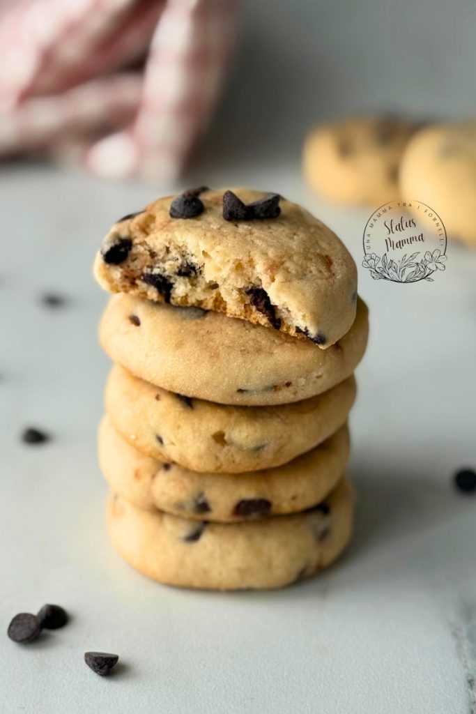 Descubra como preparar biscoitos de iogurte macios, saborosos e sem ovos. Fáceis de fazer e prontos em menos de 30 minutos!